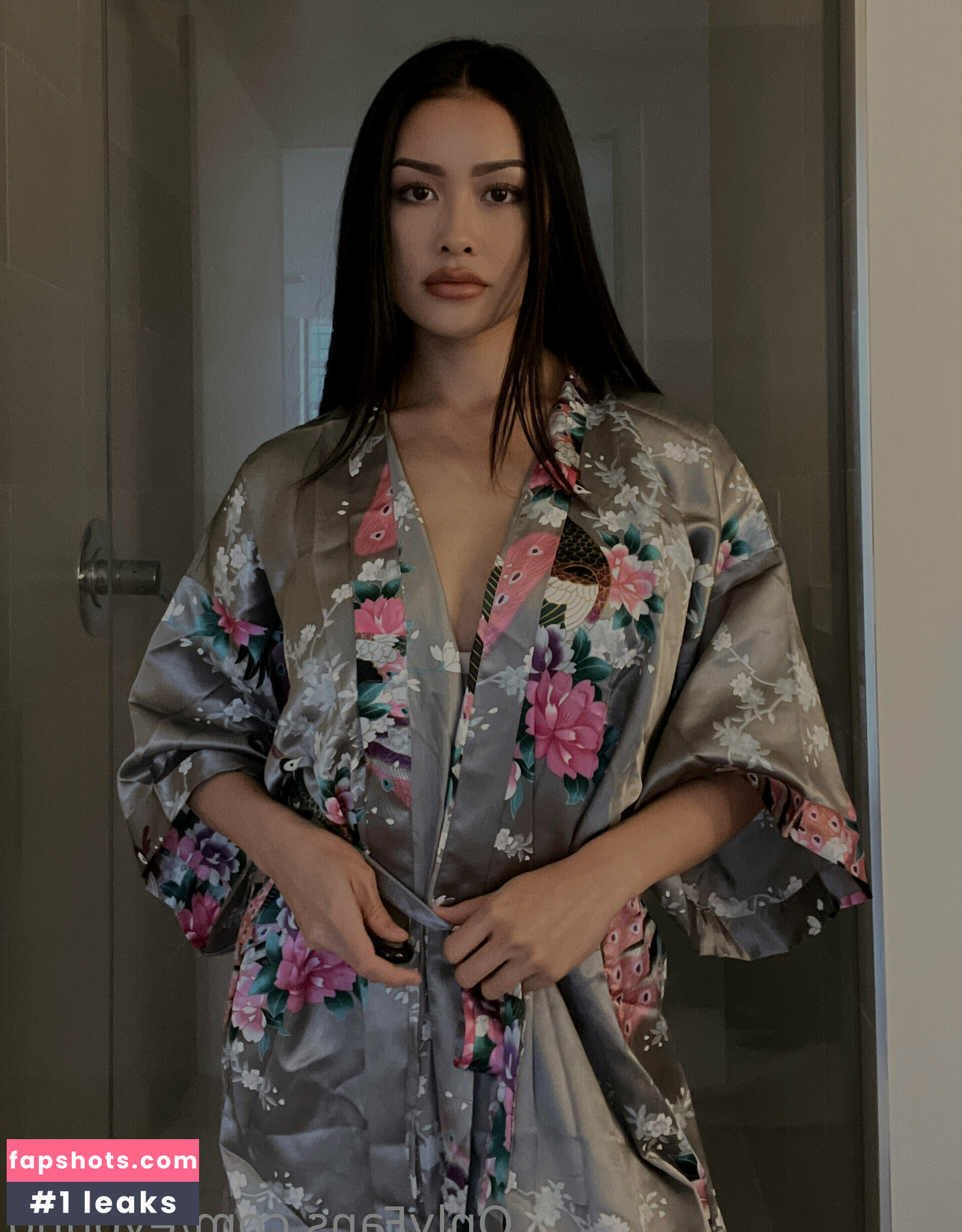 eyoung gallery photo #5