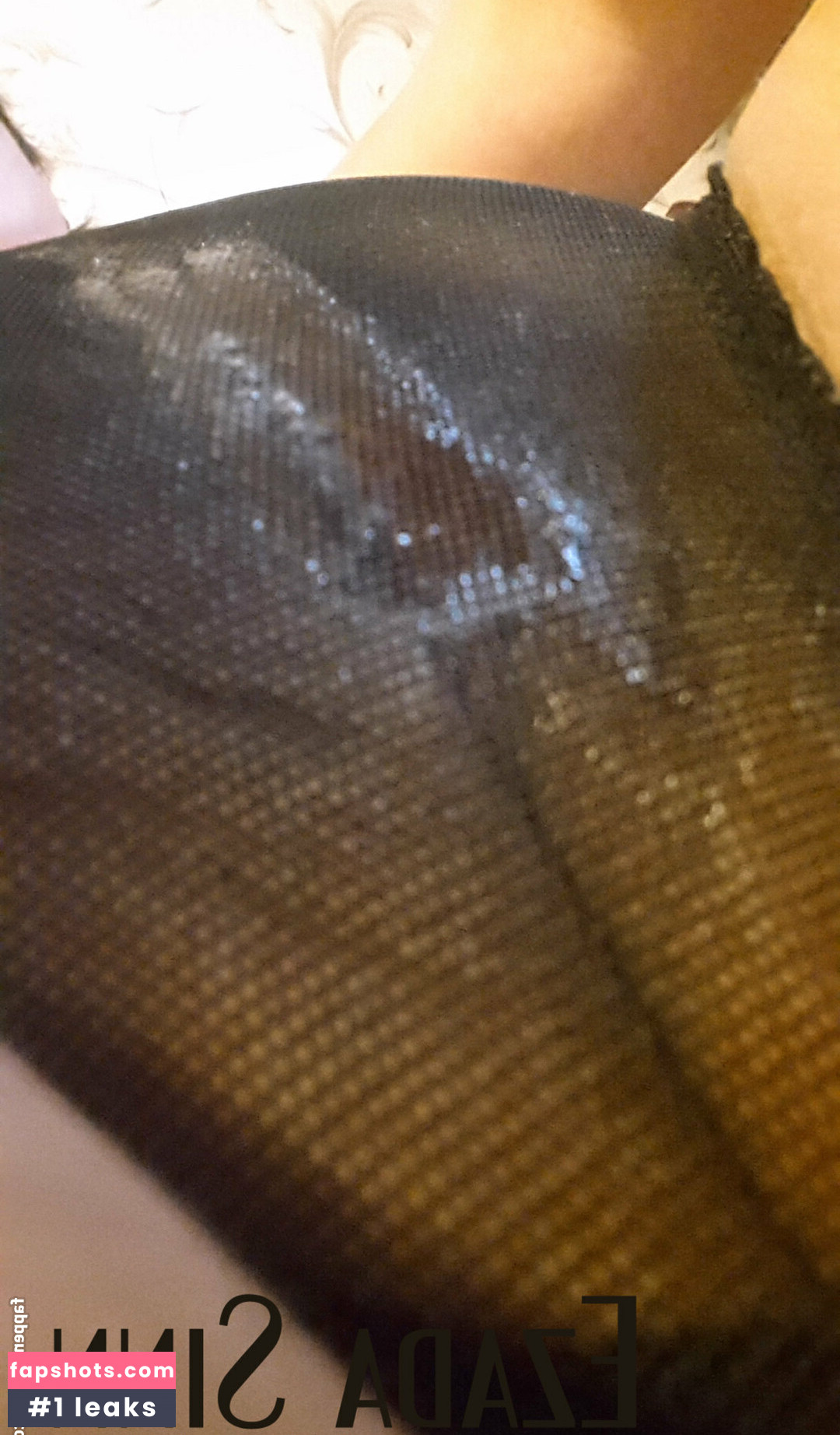 Ezada Sinn / ezada gallery photo #2