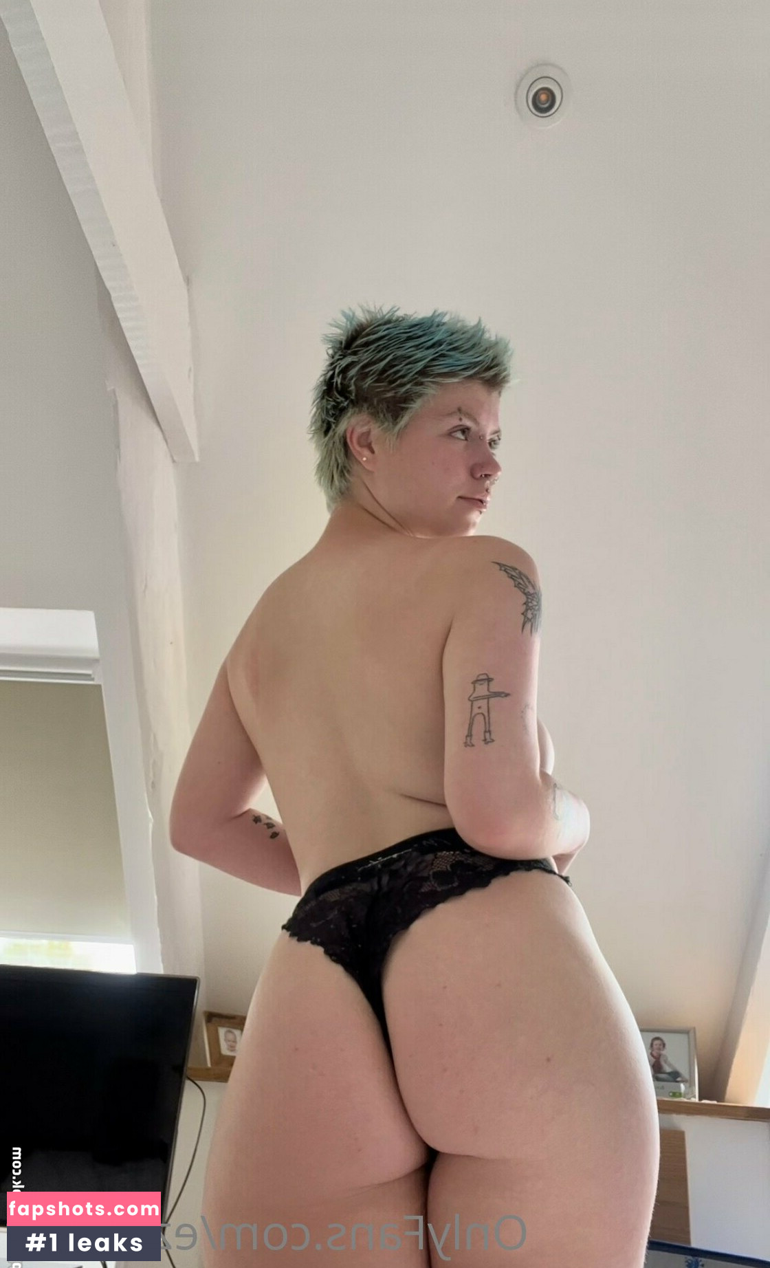 Ezra Butler nude babe gallery