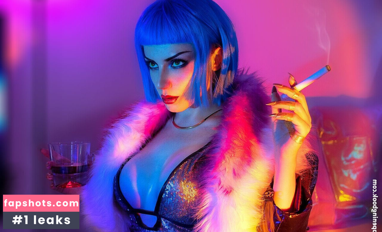 EzySummers Cosplay gallery photo #4