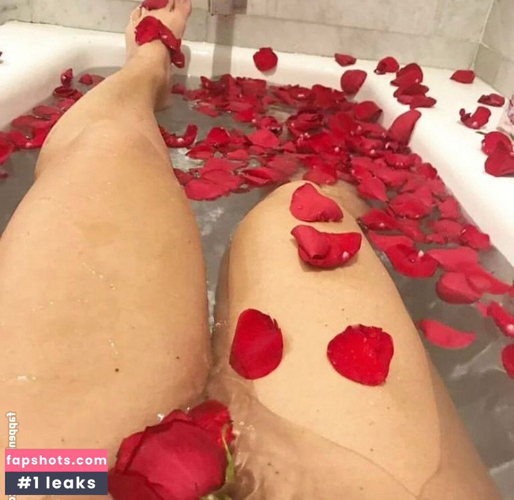 Fabiana Andrade nude babe gallery