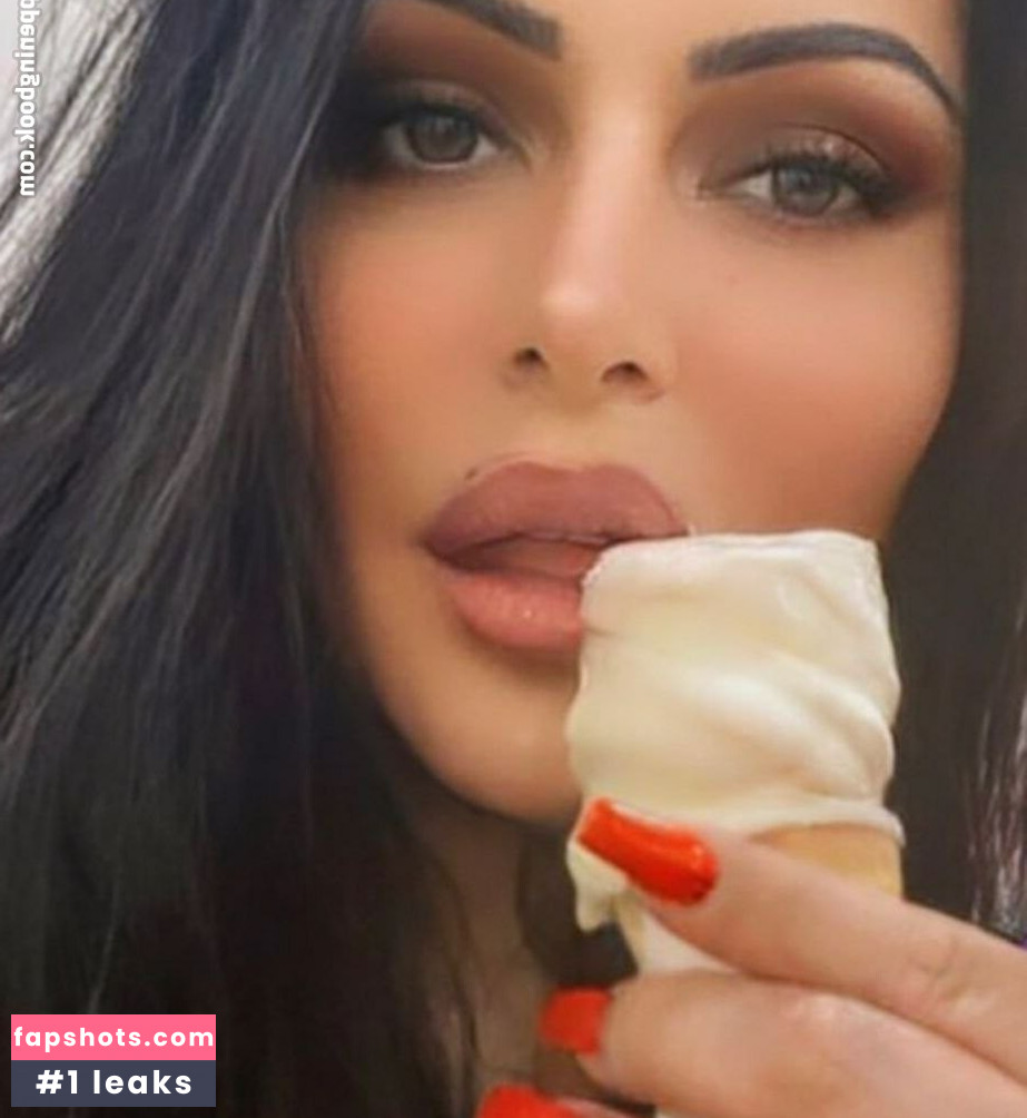 Fabiana Andrade gallery photo #23