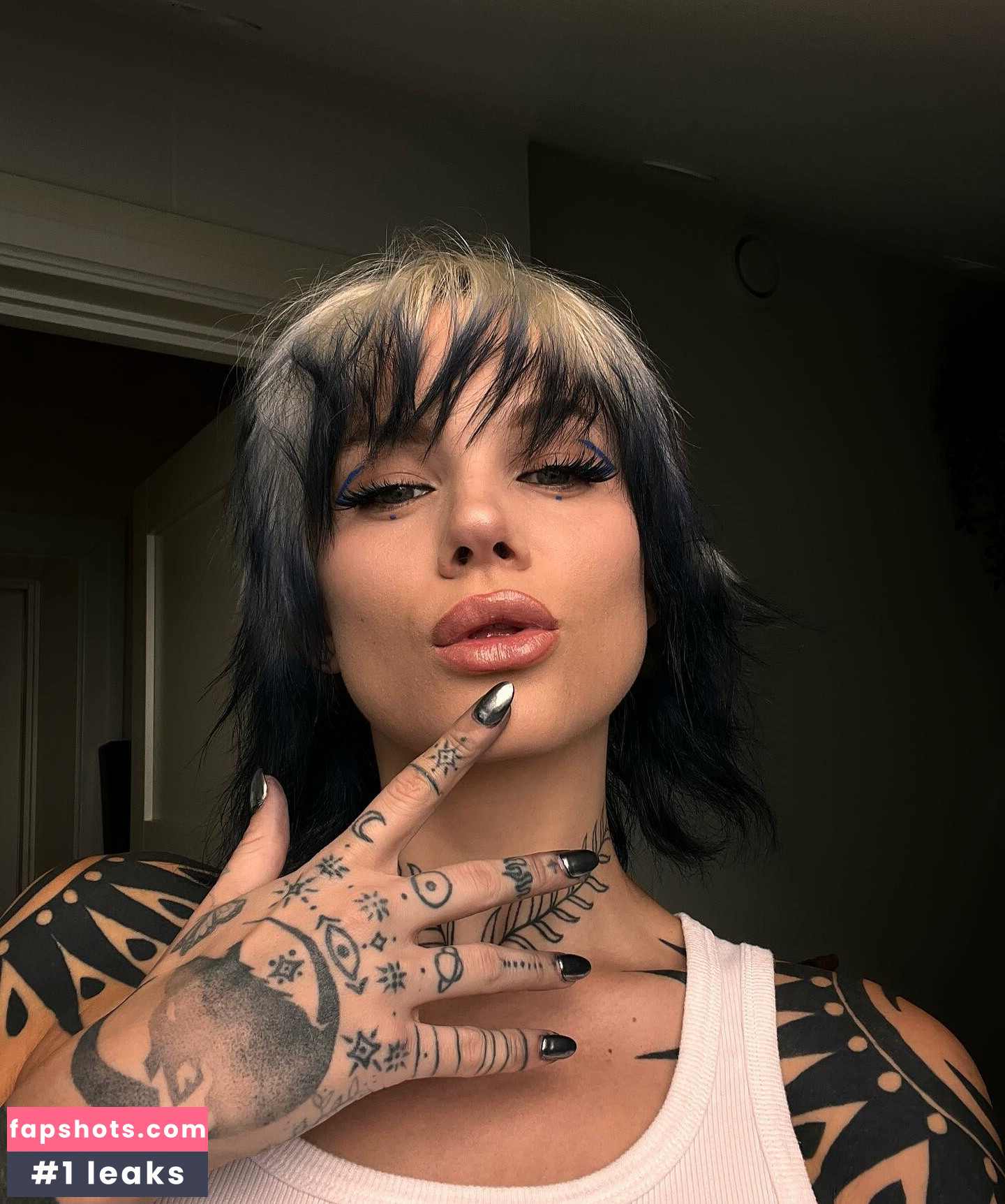 Faceofmisfits gallery photo #5