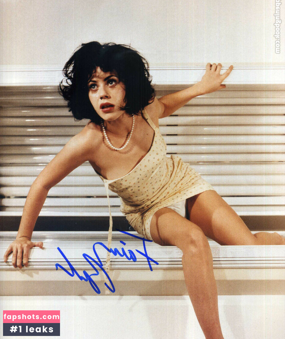 Fairuza Balk gallery photo #16