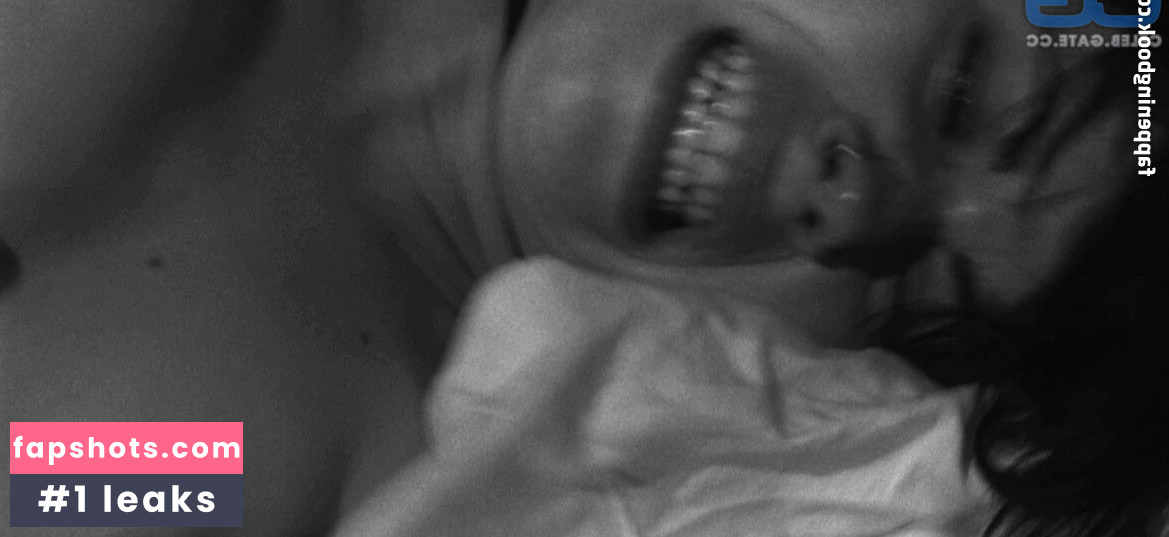 Fairuza Balk gallery photo #22