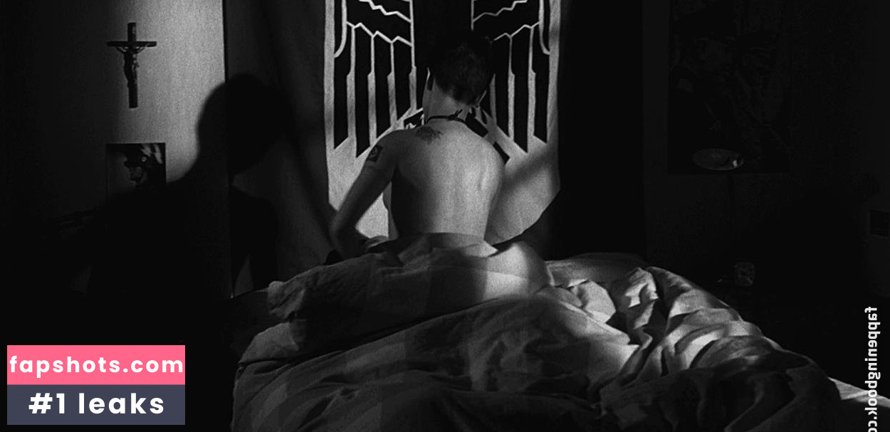 Fairuza Balk gallery photo #55