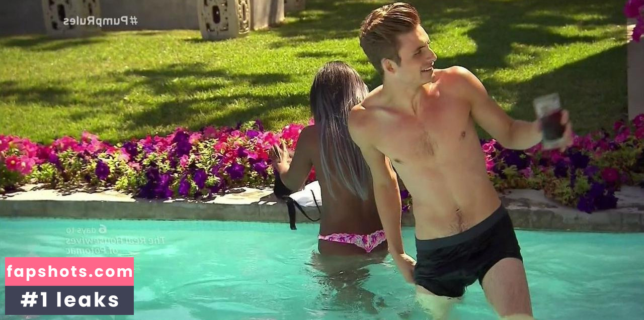 Faith Stowers gallery photo #5