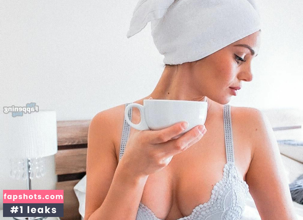 Faloon Larraguibel gallery photo #9