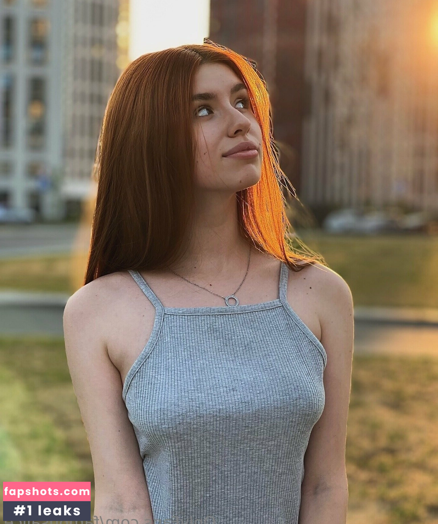 famousalice Filtración Desnuda OnlyFans Foto #2 - Fapshots