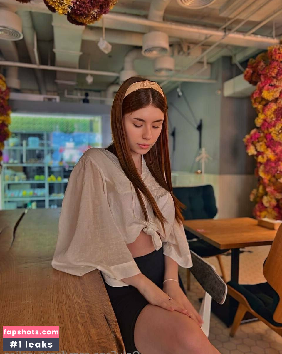 famousalice Filtración Desnuda OnlyFans Foto #12 - Fapshots