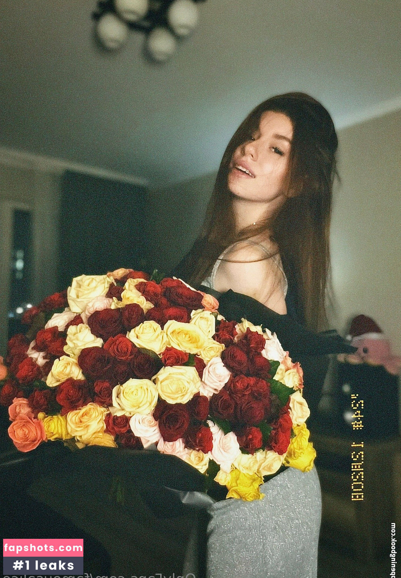 famousalice Filtración Desnuda OnlyFans Foto #4 - Fapshots