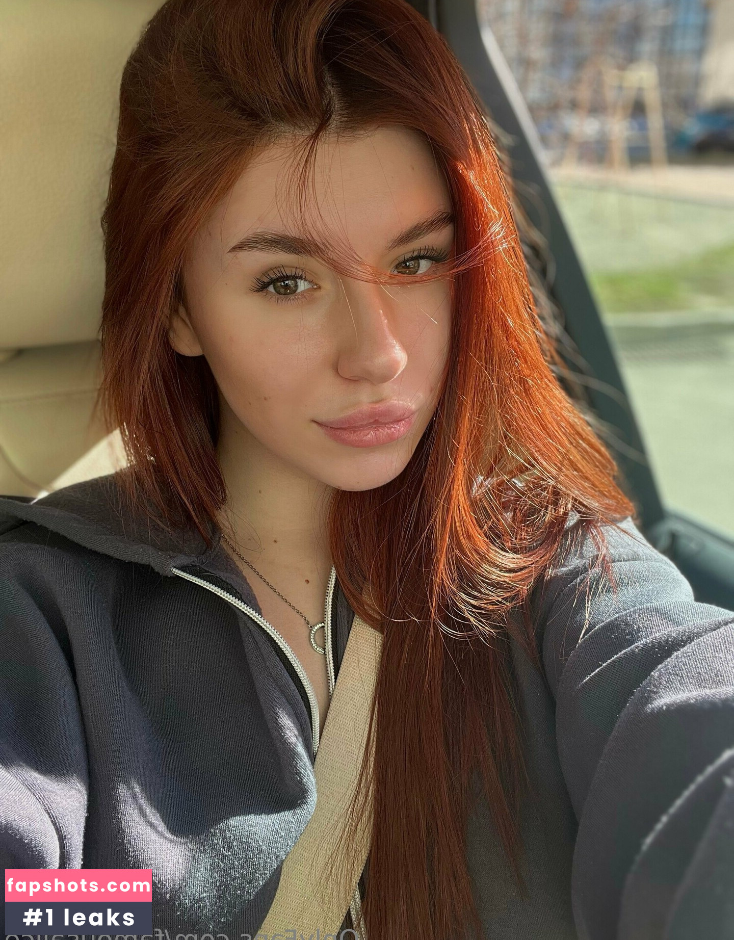 famousalice Filtración Desnuda OnlyFans Foto #7 - Fapshots