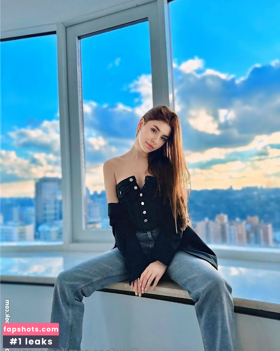 famousalice Filtración Desnuda OnlyFans Foto #9 - Fapshots