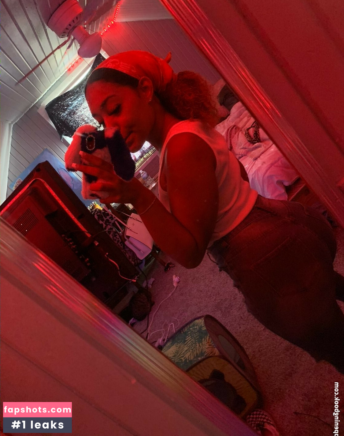 FamouseChristie gallery photo #11