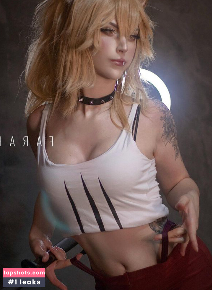Farah Cosplay nude babe gallery
