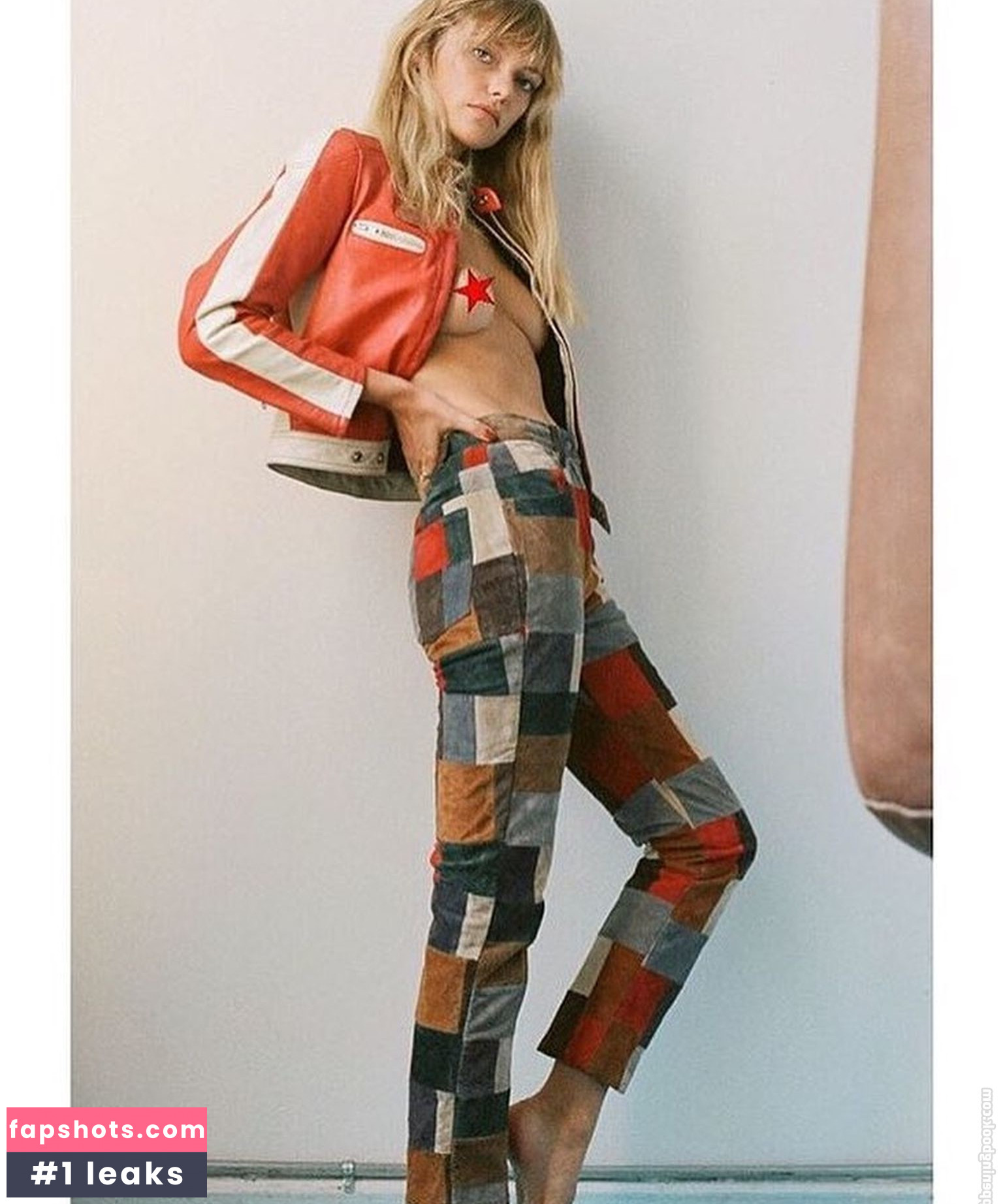 Farah Holt gallery photo #2