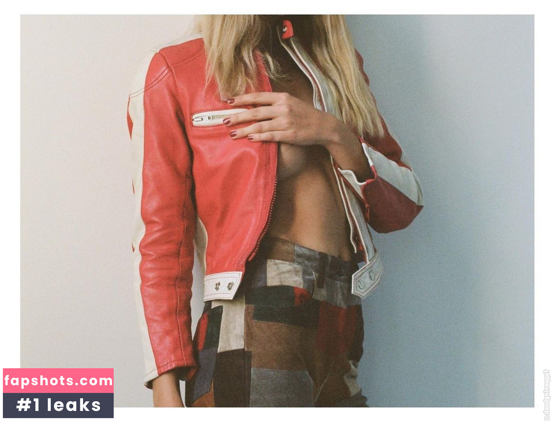 Farah Holt gallery photo #3