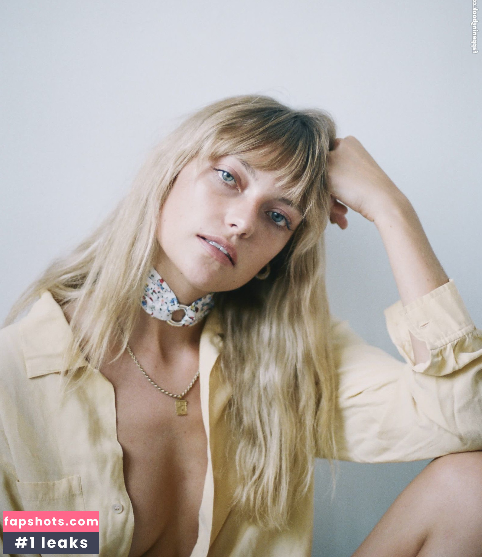 Farah Holt gallery photo #4