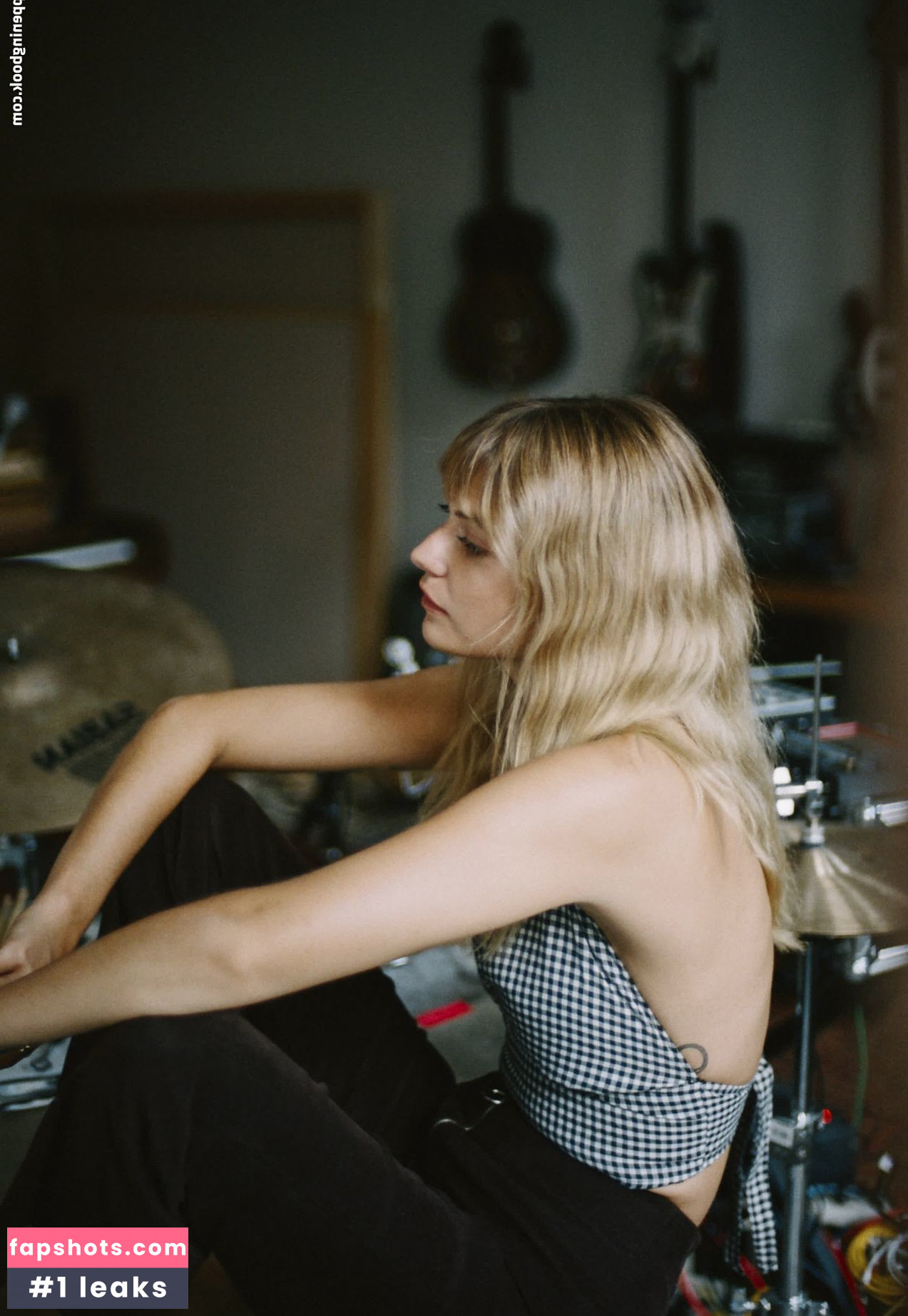 Farah Holt gallery photo #8