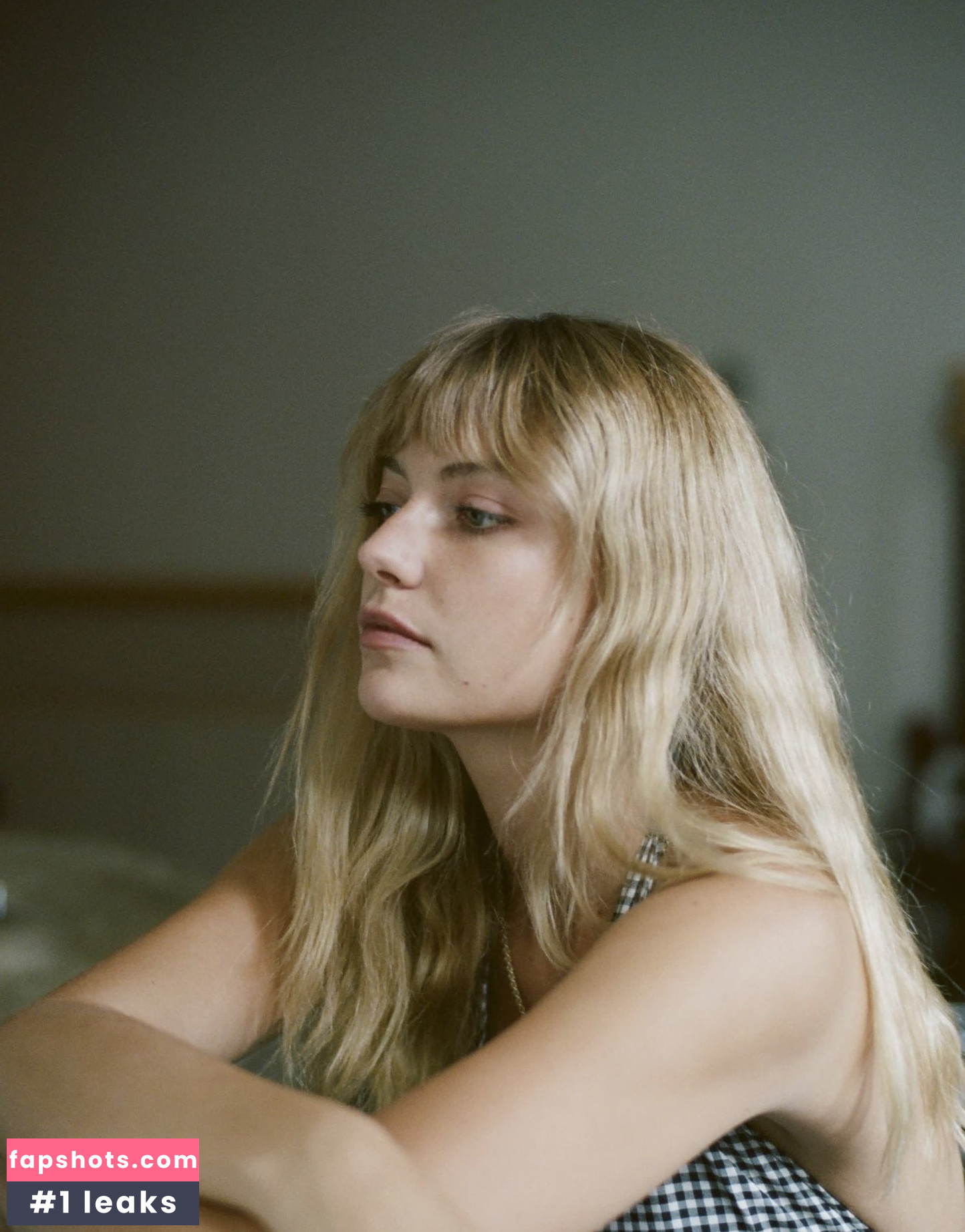 Farah Holt gallery photo #9