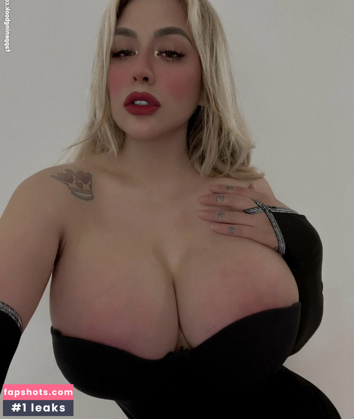 Fatima Segovia La Chuecona gallery photo #11