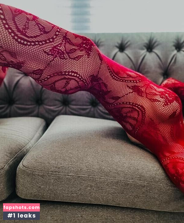 Faye Arlo gallery photo #13