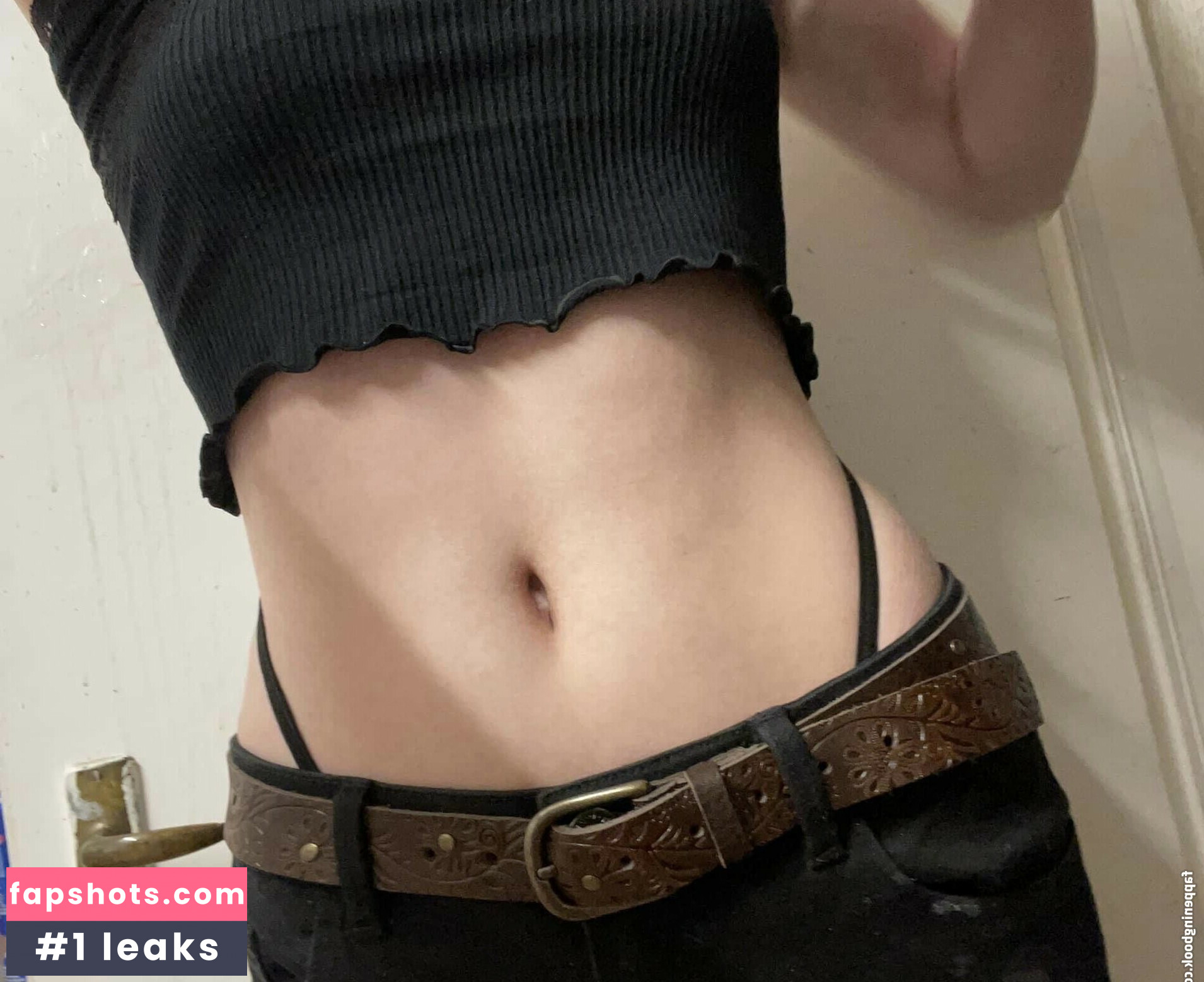 Faye Mikah gallery photo #18