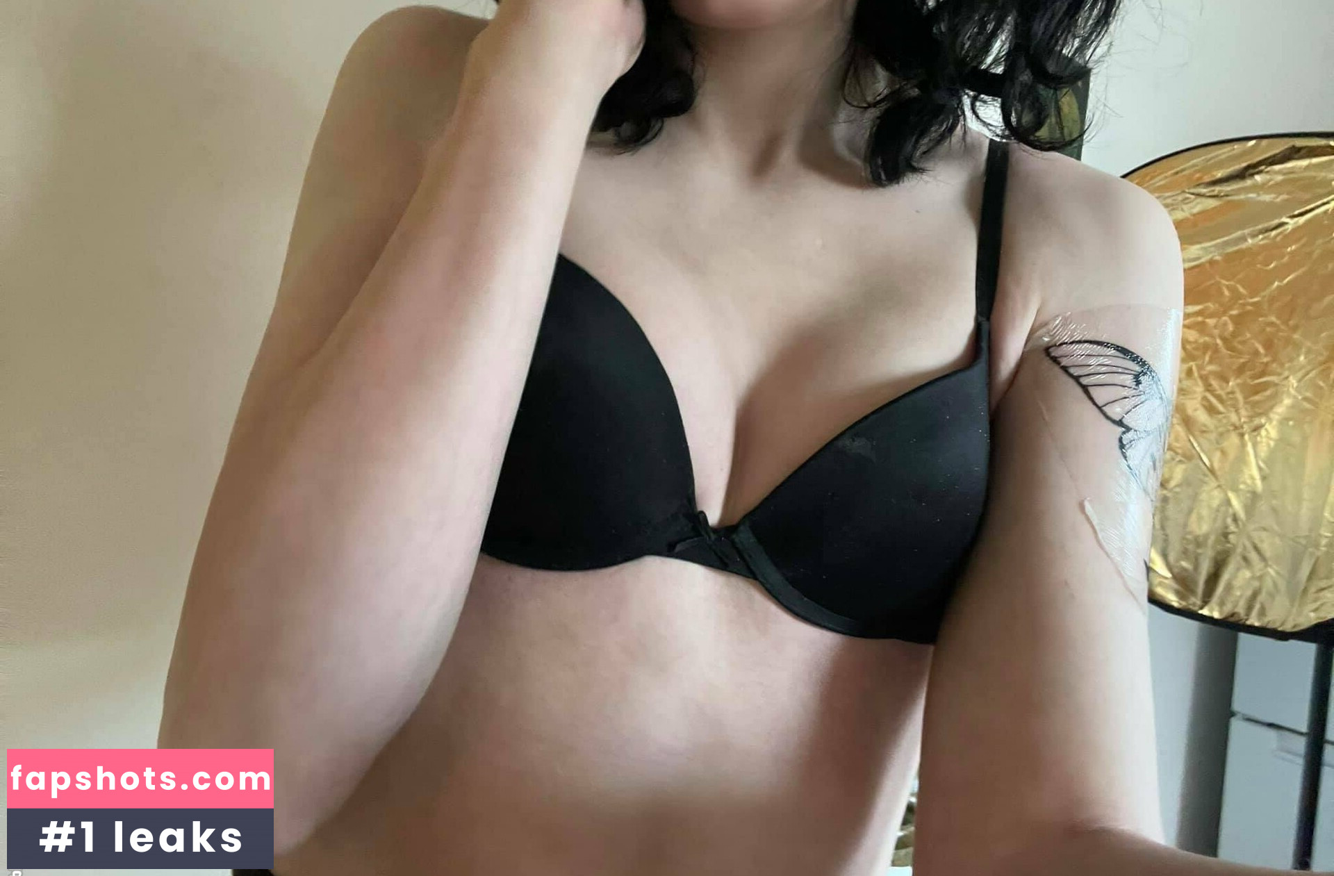 Faye Mikah gallery photo #23