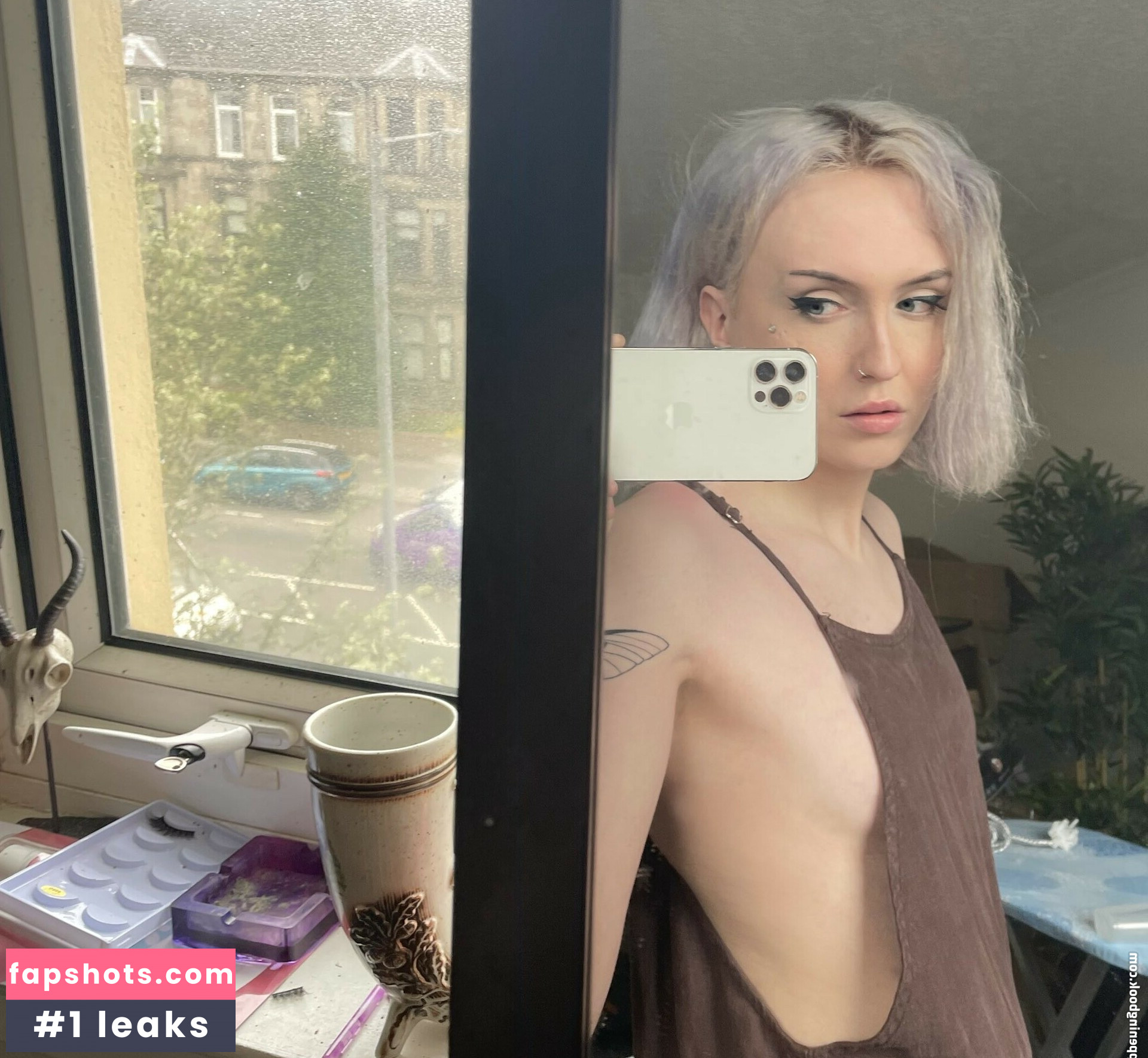 Faye Mikah gallery photo #5