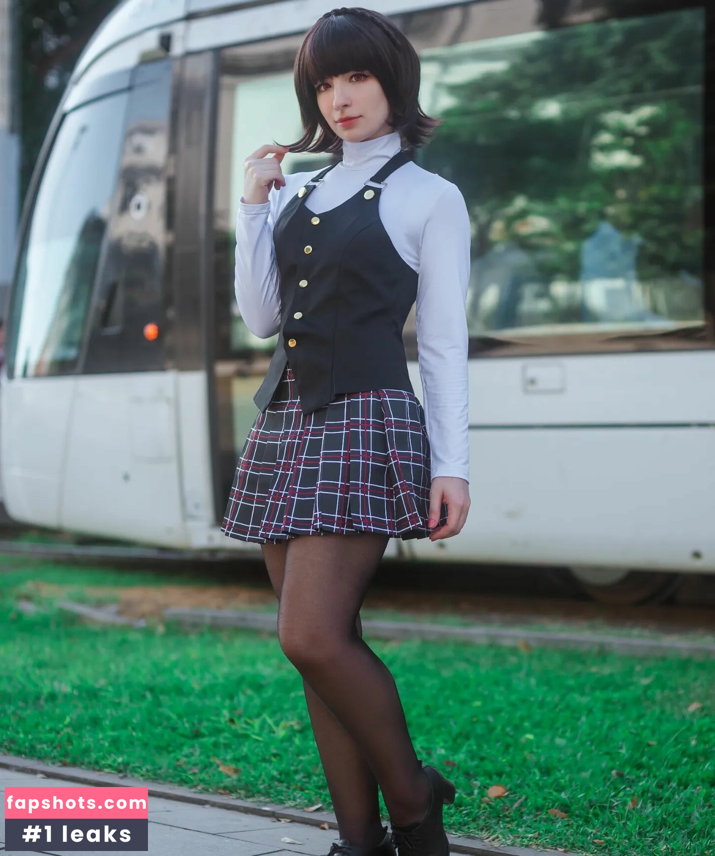 Faye Tan gallery photo #24