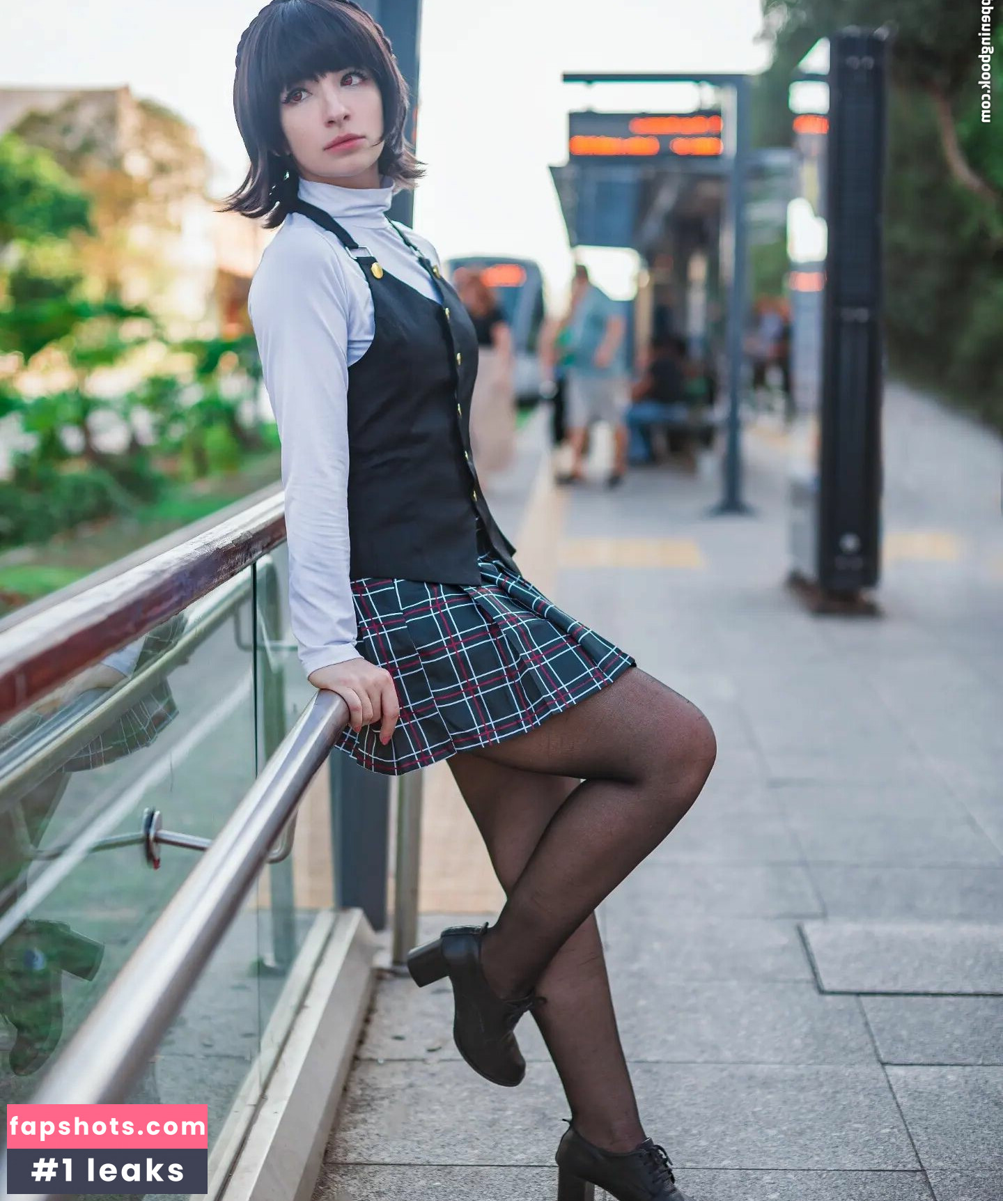 Faye Tan gallery photo #28