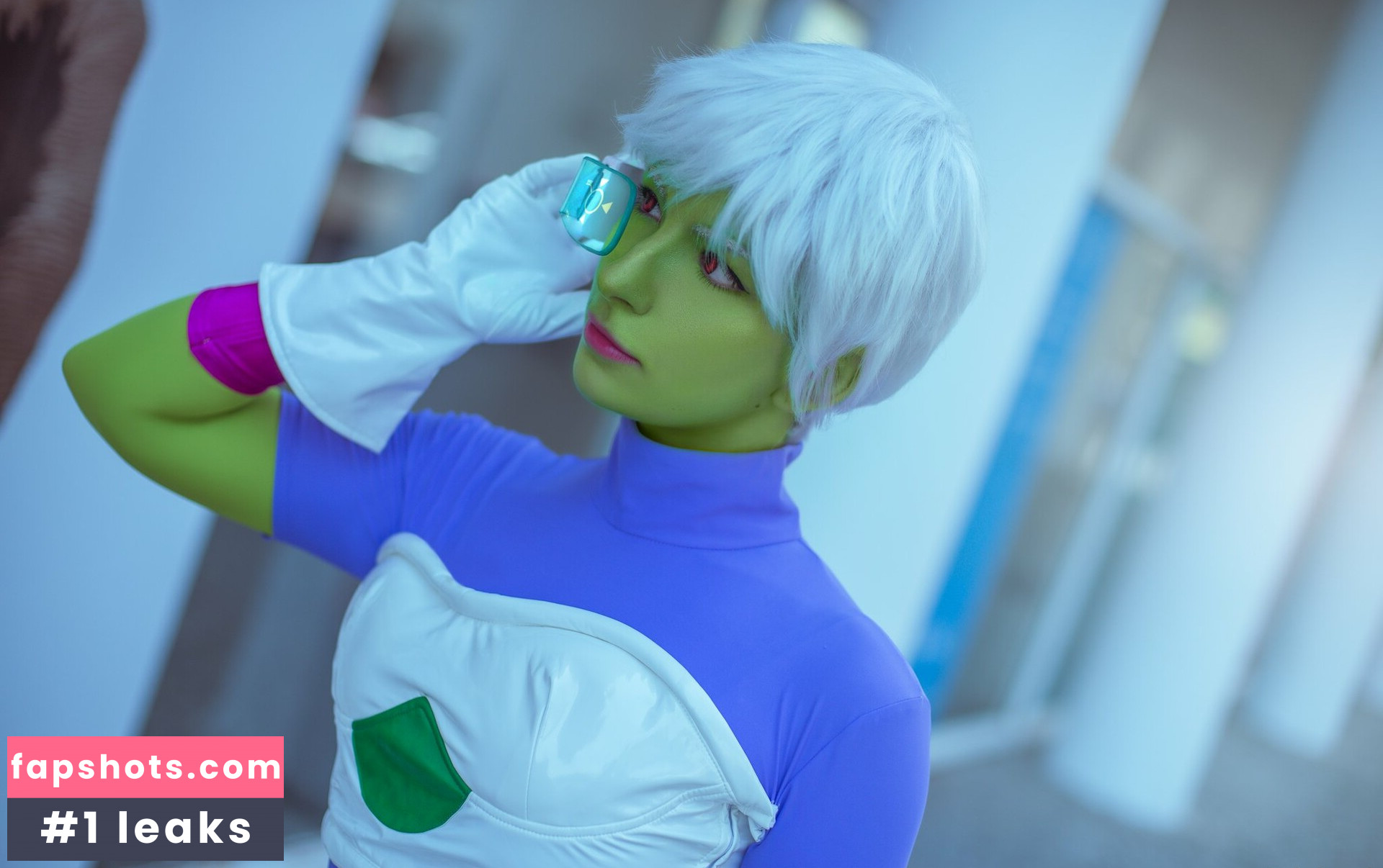 Faye Tan nude babe gallery