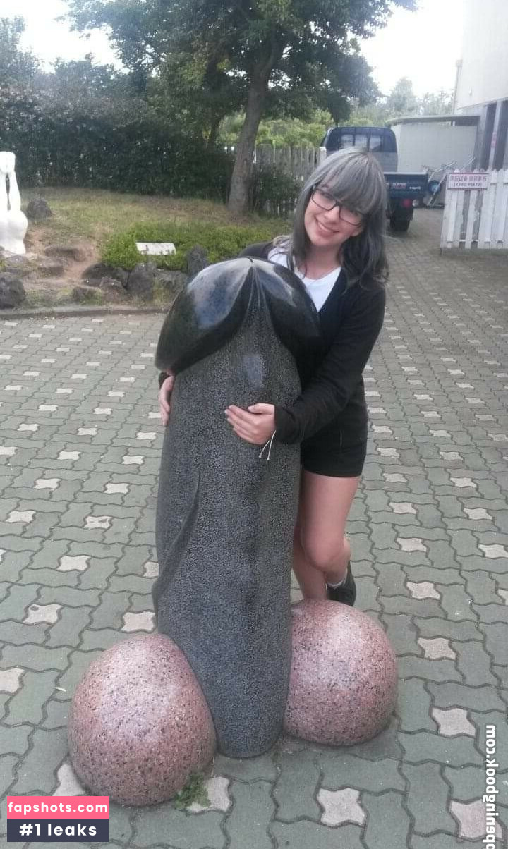 Faye Tan gallery photo #59