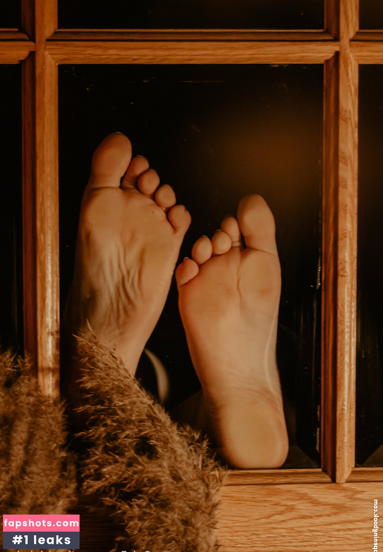 feetish.babes gallery photo #9