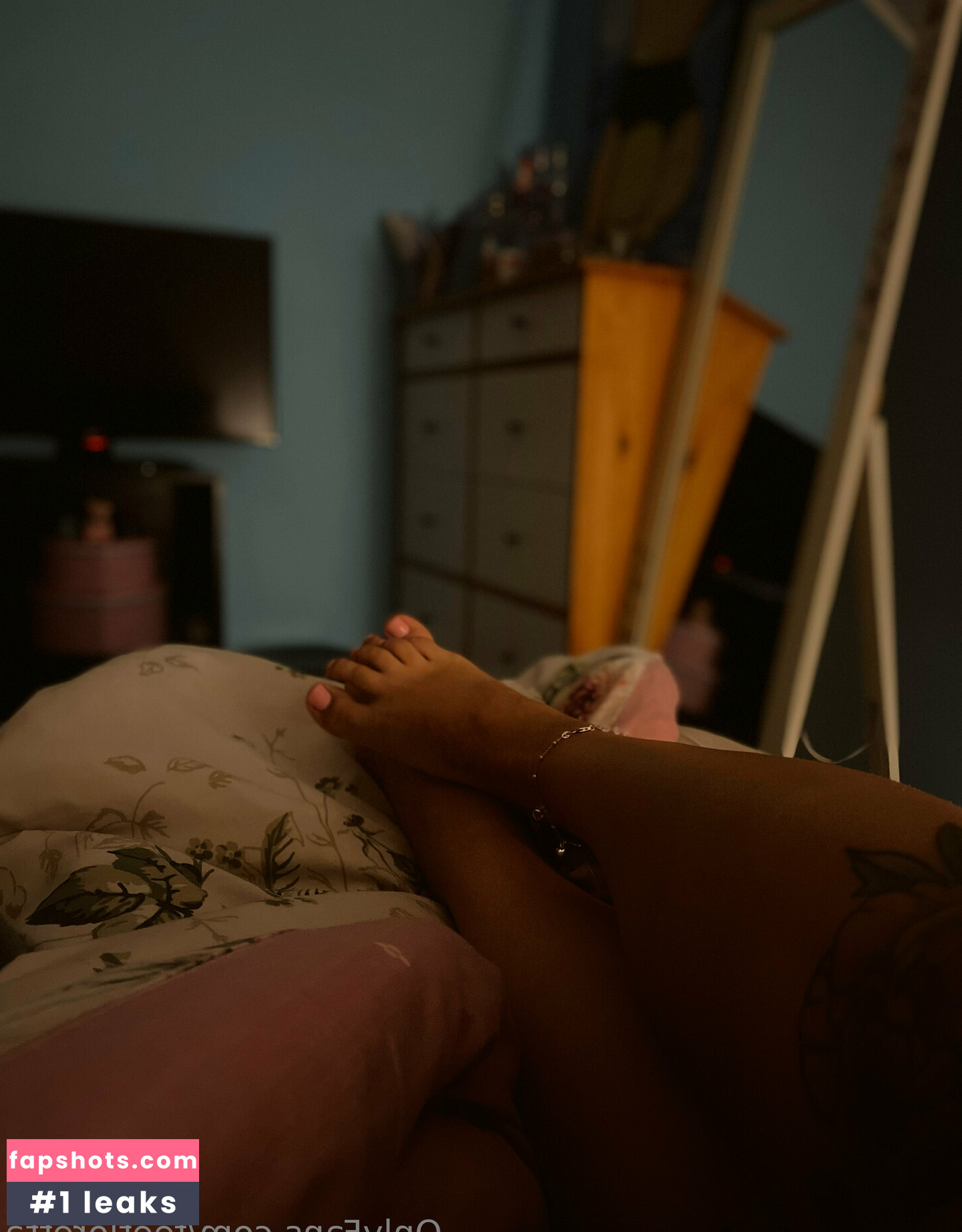 feetloretta Nude Leaks OnlyFans Photos #5 - LeakJerk