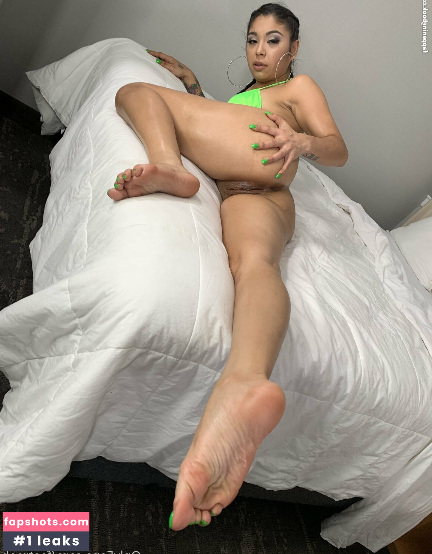 feetmob gallery photo #17