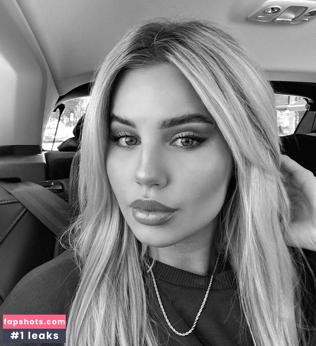 Felicia Aveklew nude babe gallery