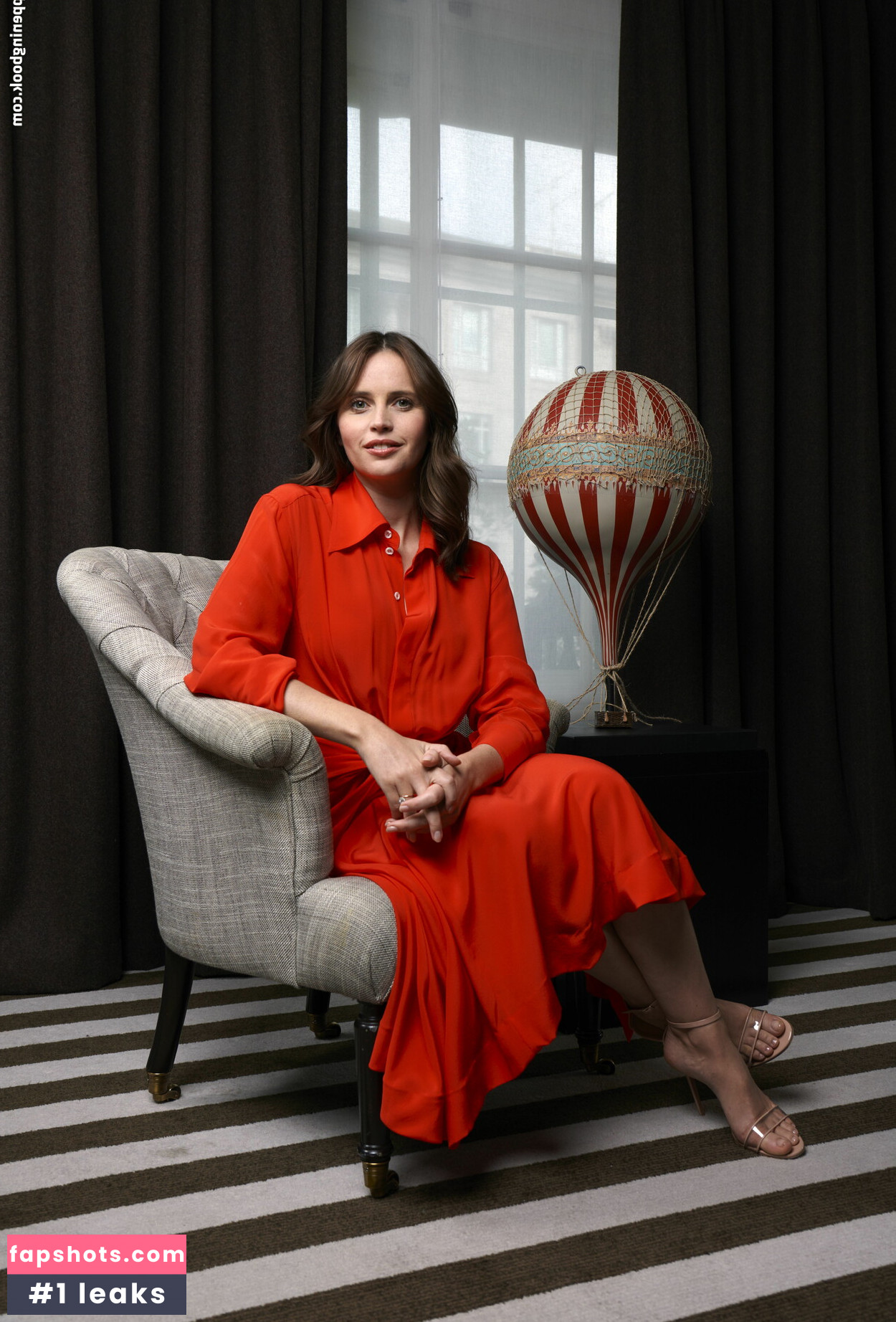 Felicity Jones nude babe gallery