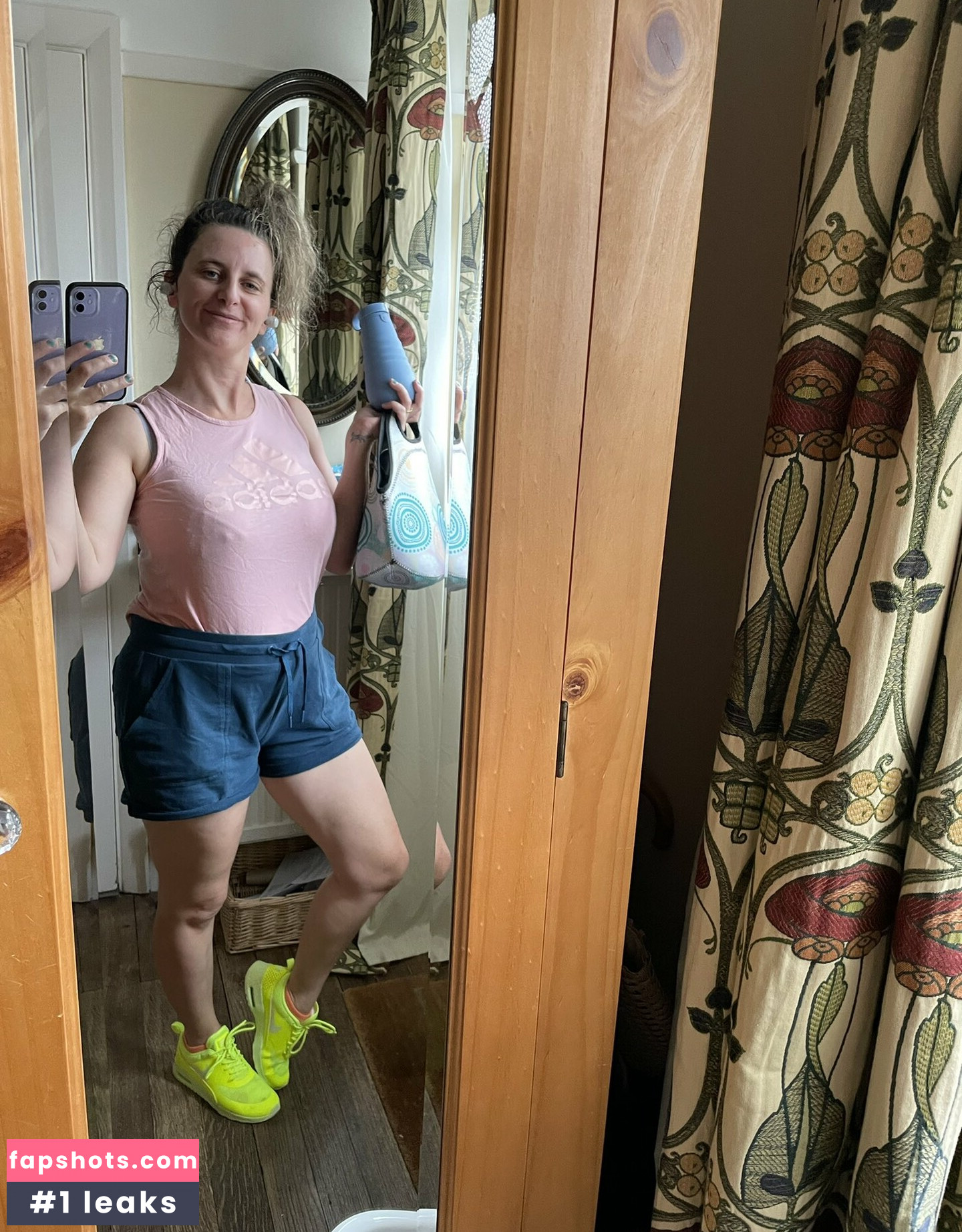 Felicity Ward nude babe gallery