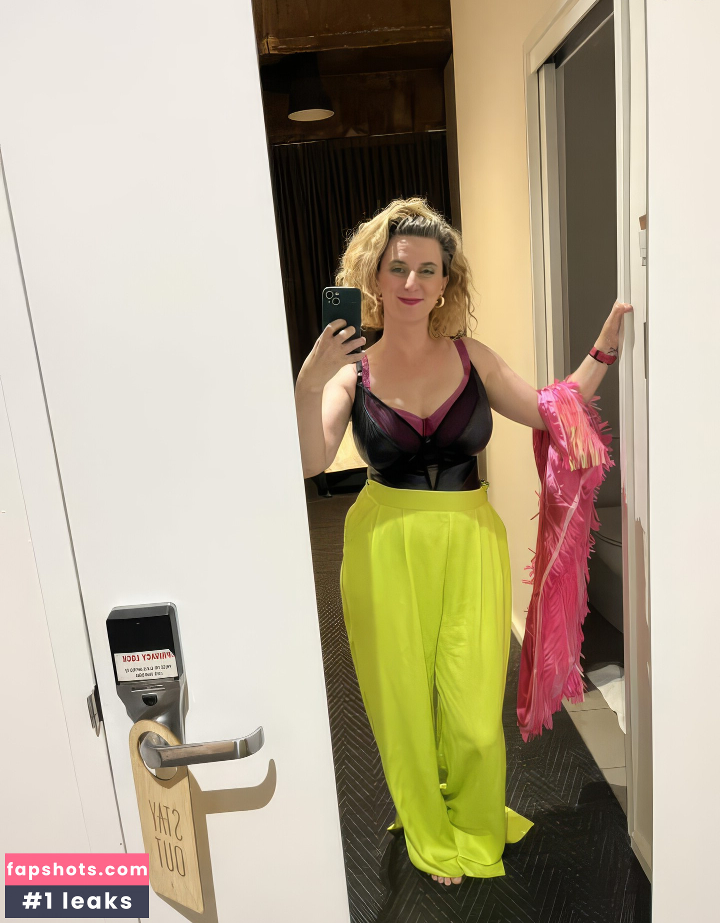 Felicity Ward gallery photo #5