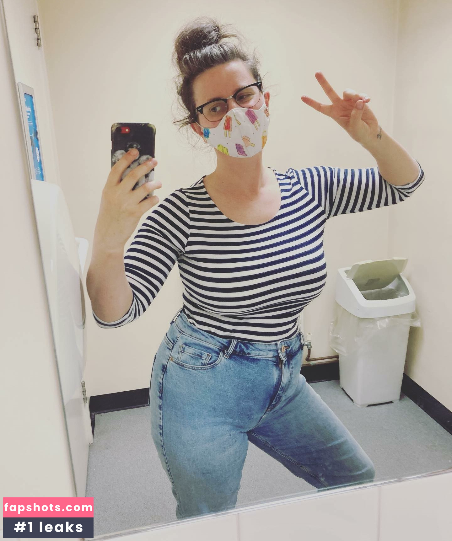 Felicity Ward gallery photo #9