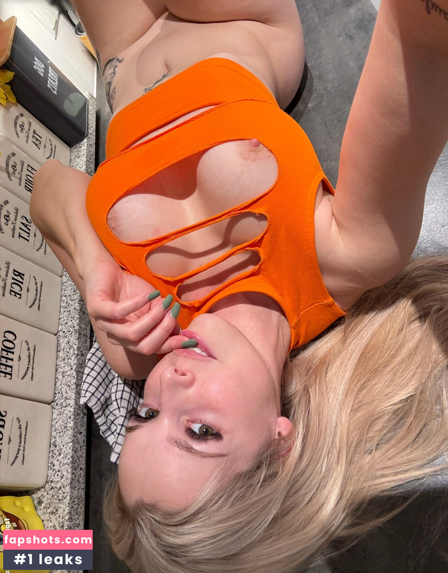 Feliz R. Nicole gallery photo #37