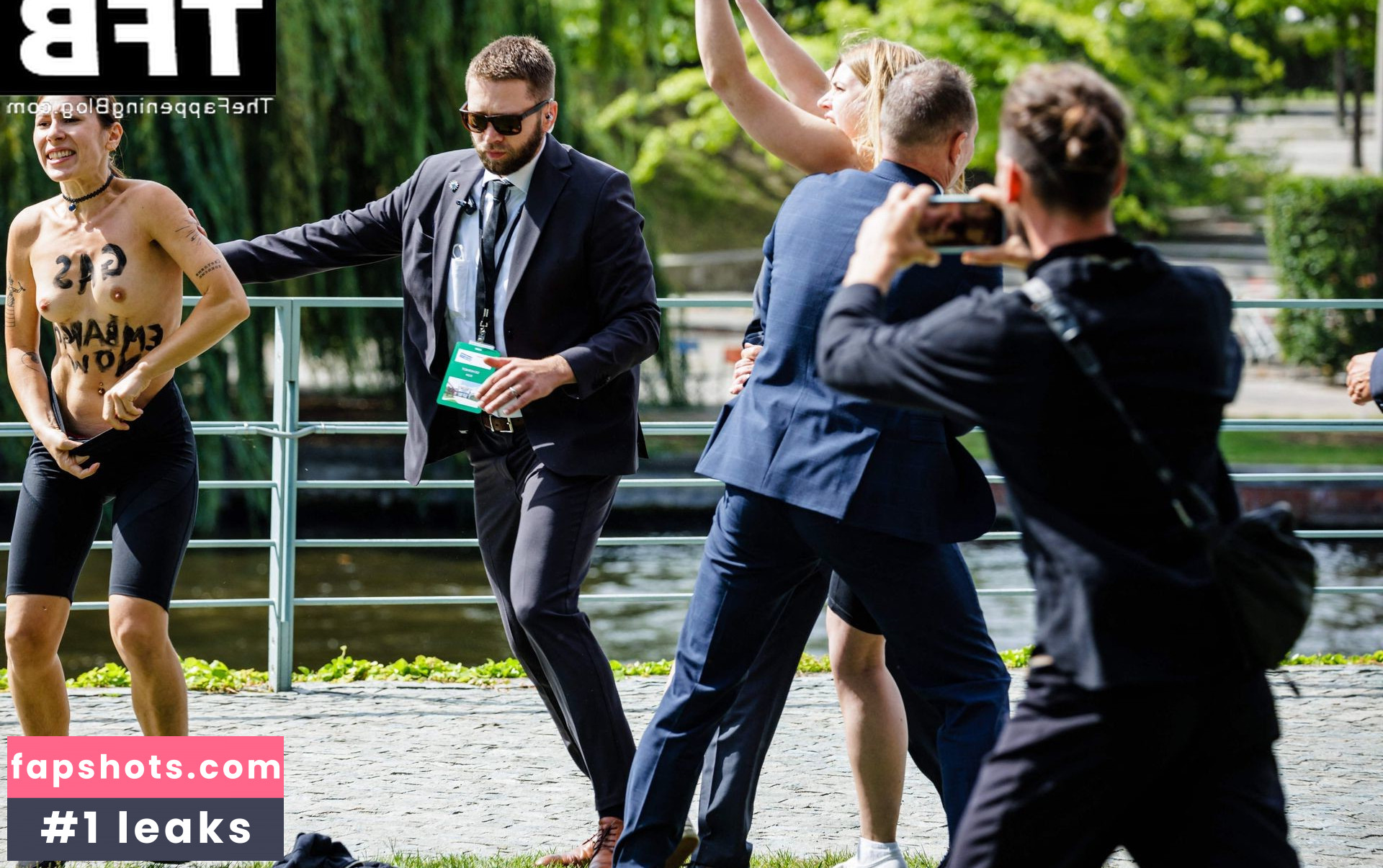 Femen gallery photo #17