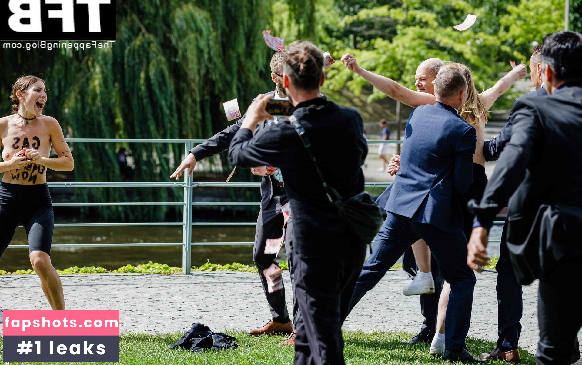 Femen gallery photo #18