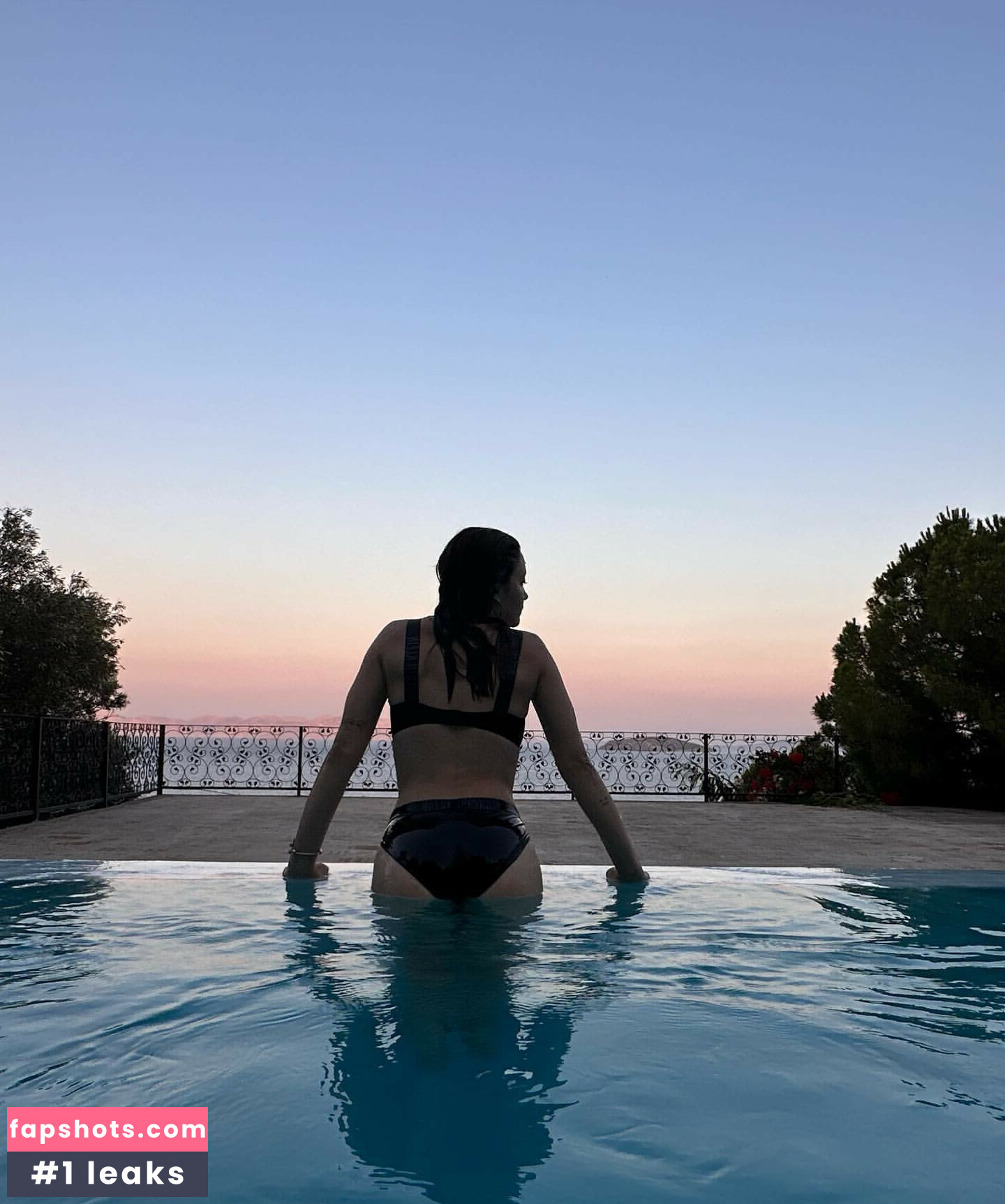 Feride Özdinç gallery photo #11