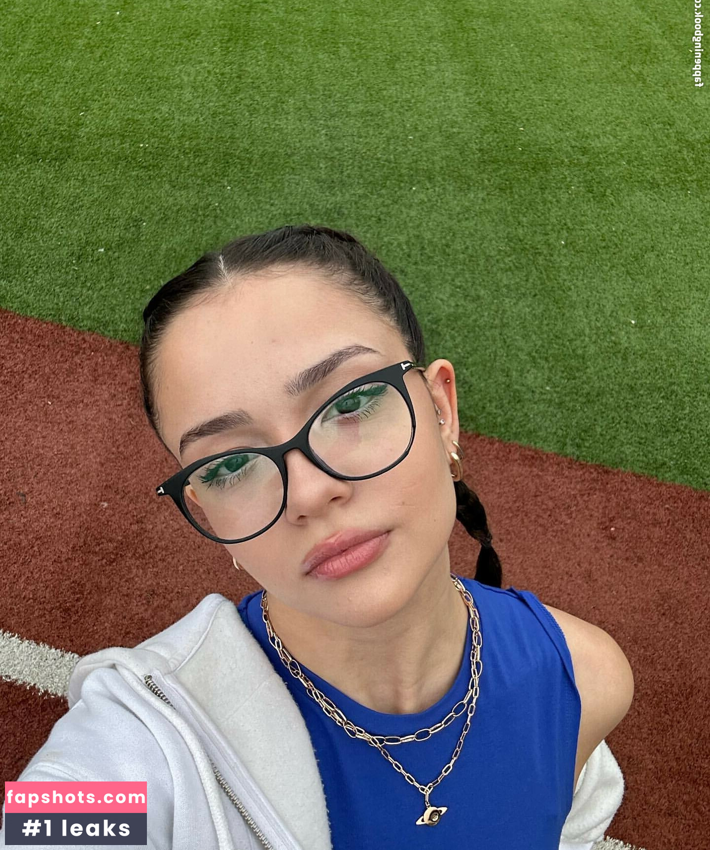 Feride Özdinç gallery photo #14