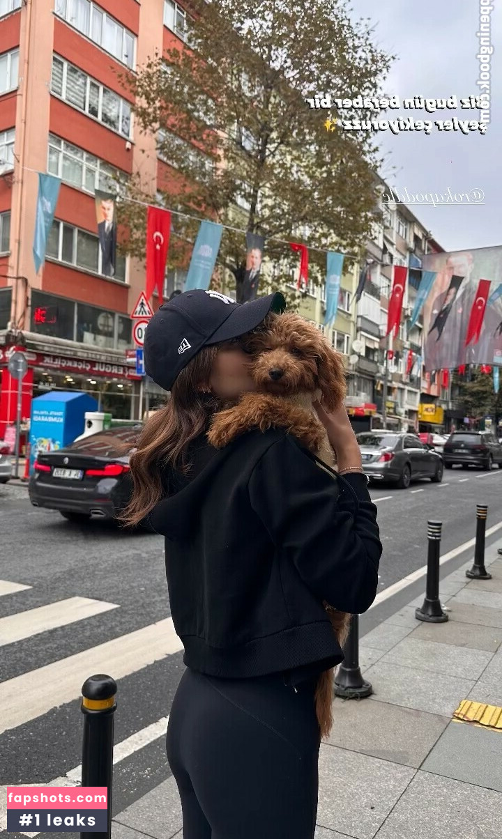 Feride Özdinç gallery photo #16