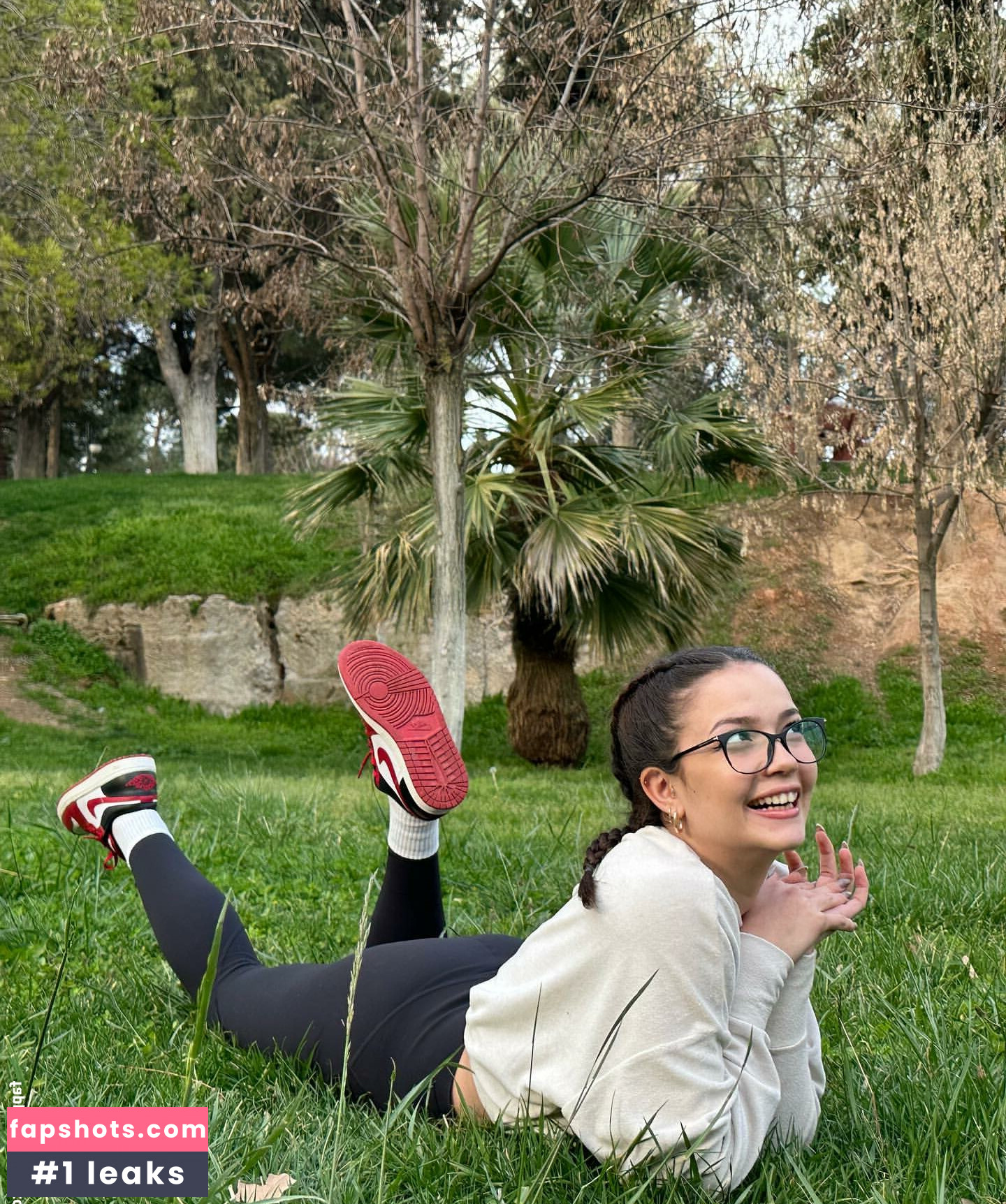 Feride Özdinç gallery photo #17