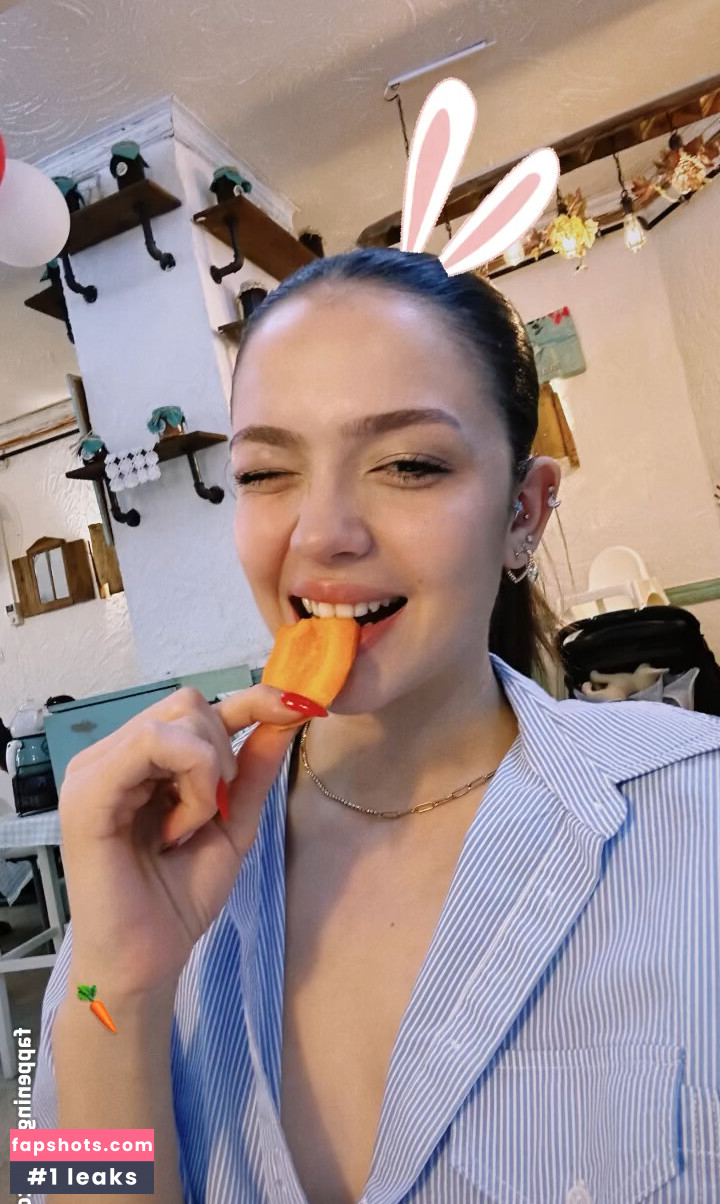 Feride Özdinç gallery photo #18