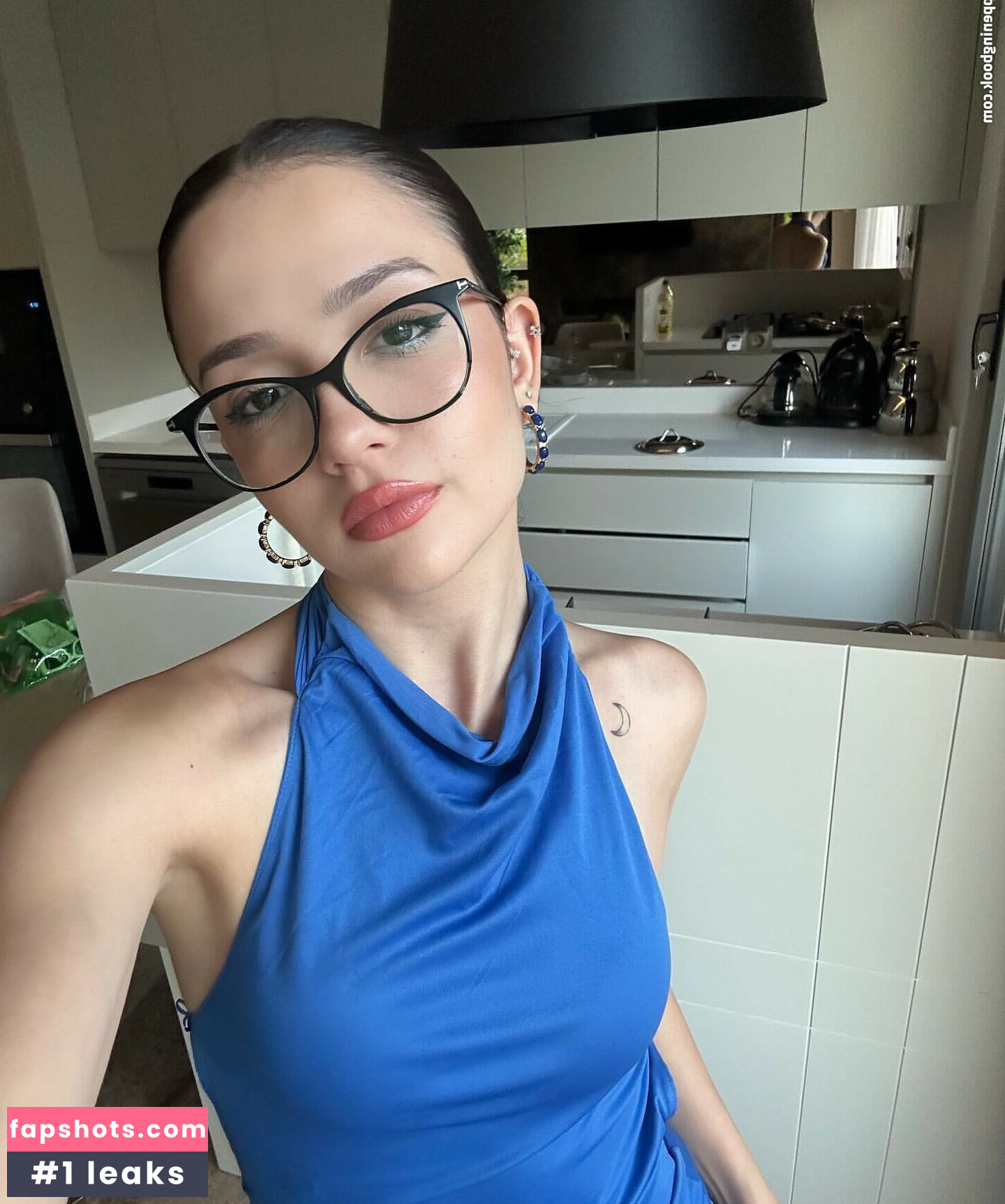 Feride Özdinç gallery photo #10